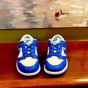 BOYS NIKE SNEAKERS
